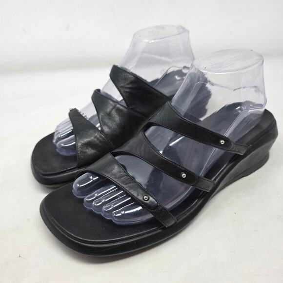Clarks Black Leather Mary Jane Comfort Shoes Womens Size 9M Triple Strap - Picture 1 of 8